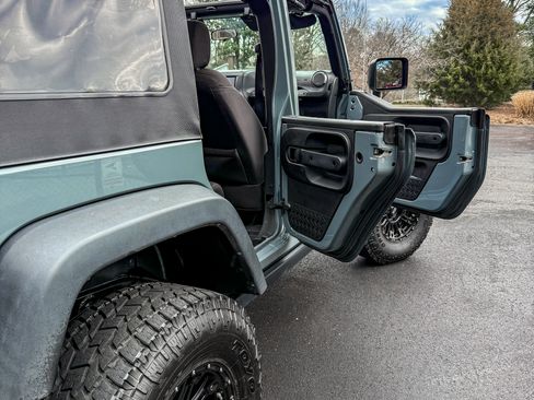 Used 2015 Jeep Wrangler Unlimited Sport image 16