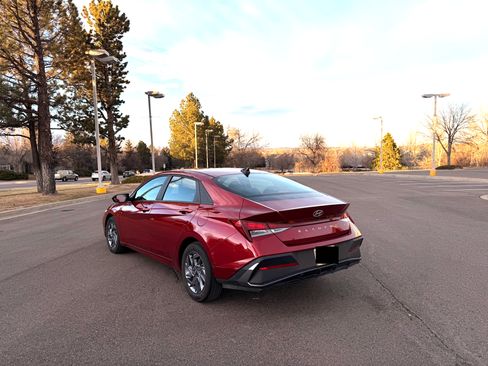 Used 2024 Hyundai Elantra SEL image 2