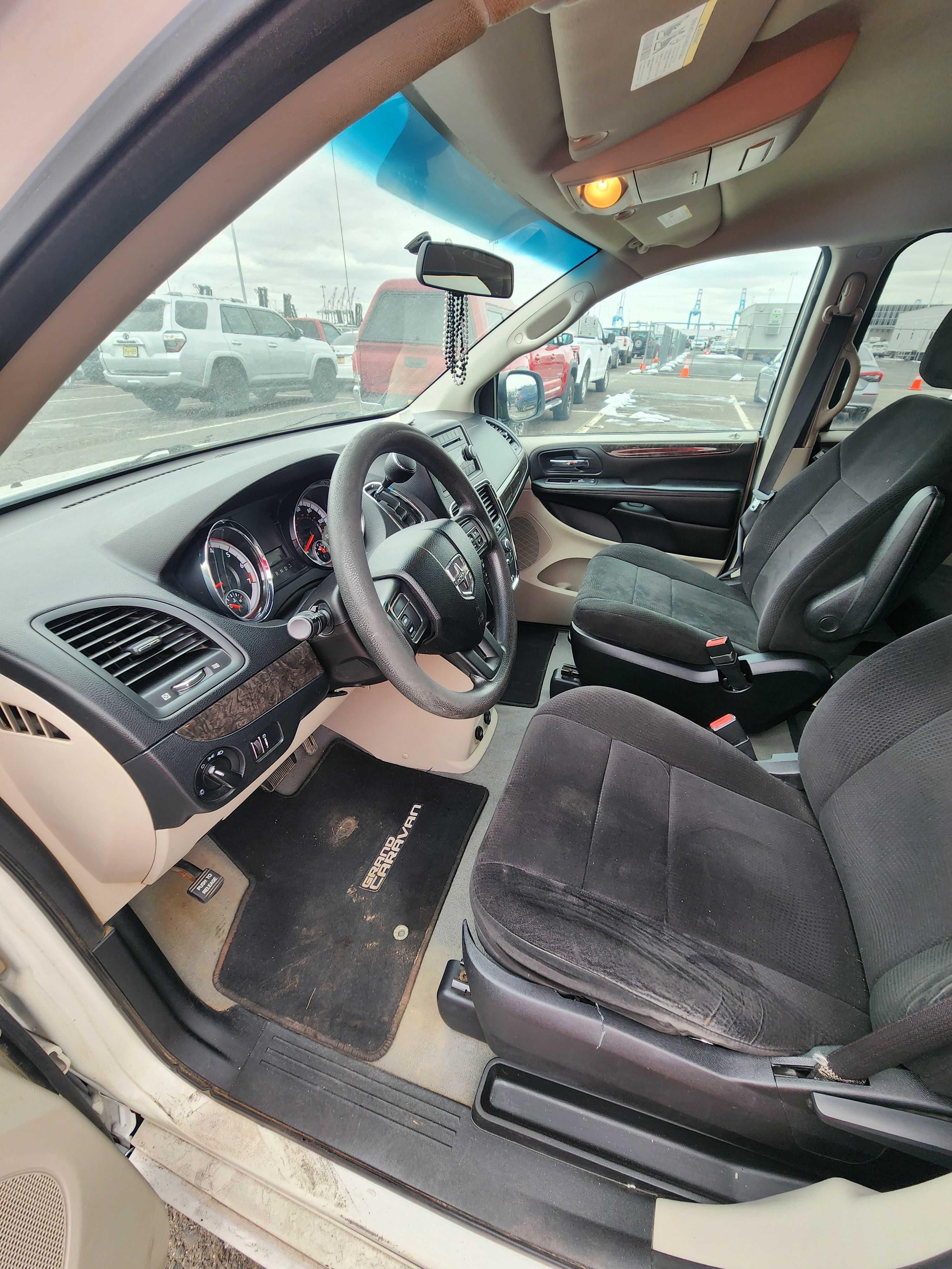Used 2011 Dodge Grand Caravan Express FWD image 5