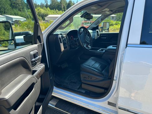 Used 2016 GMC Sierra 2500 Denali w/ Duramax Plus Package AWD/4WD image 6