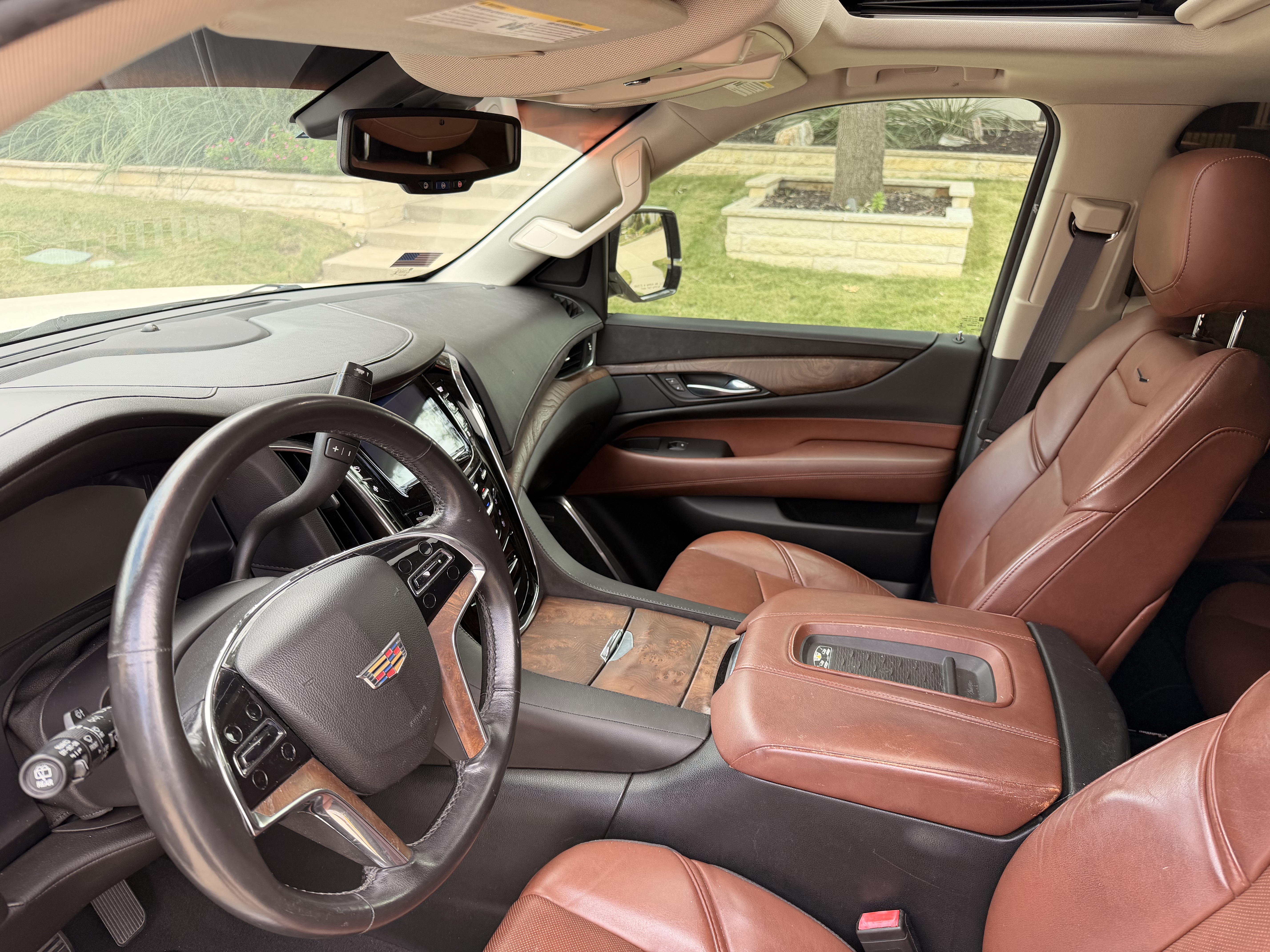 Used 2015 Cadillac Escalade Luxury AWD/4WD image 13