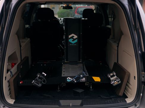 Used 2019 Dodge Grand Caravan SE image 4