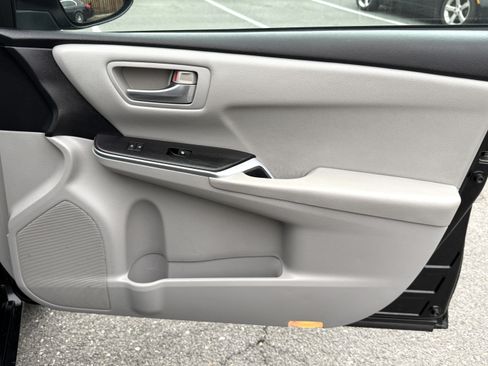 Used 2015 Toyota Camry LE image 16
