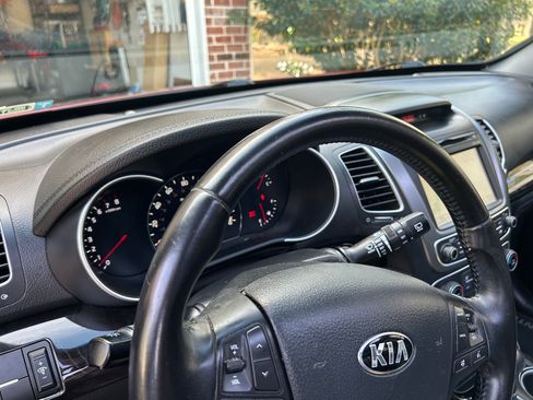 Used 2014 Kia Sorento SX w/ 3rd Row Package image 17