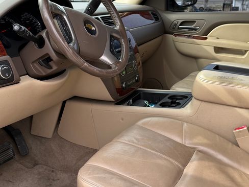 Used 2012 Chevrolet Suburban LT w/ Luxury Package image 6