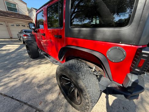 Used 2016 Jeep Wrangler Unlimited Rubicon AWD/4WD image 6