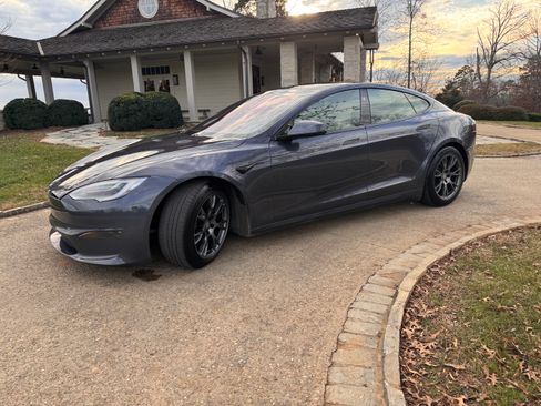 Used 2022 Tesla Model S Plaid image 2