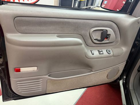Used 1995 Chevrolet Tahoe 4WD 2-Door image 4