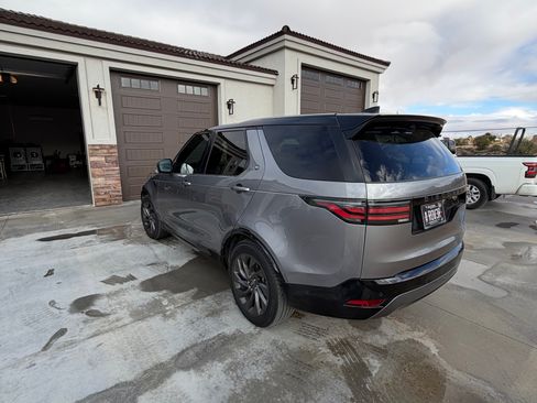 Used 2021 Land Rover Discovery S R-Dynamic image 5