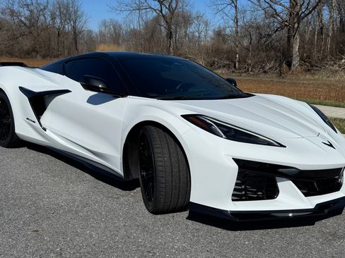 Used 2024 Chevrolet Corvette Z06 image 2