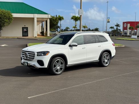 Used 2024 Mercedes-Benz GLS 450 4MATIC image 2