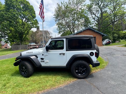 Used 2022 Jeep Wrangler Sport AWD/4WD image 2