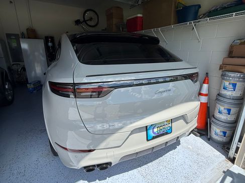 Used 2022 Porsche Cayenne Platinum Edition image 7