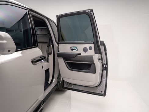 Used 2021 Rolls-Royce Cullinan image 23