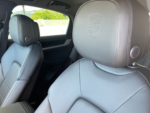 Used 2026 Porsche Cayenne Sport Utility 4D image 16