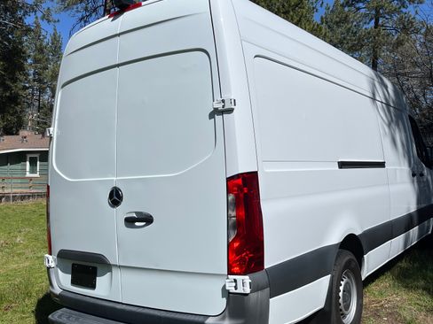 Used 2022 Mercedes-Benz Sprinter 2500 image 10