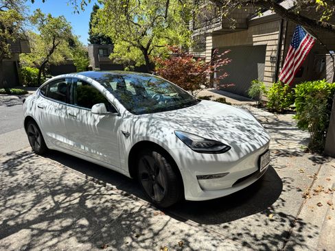 Used 2018 Tesla Model 3 Long Range RWD image 9
