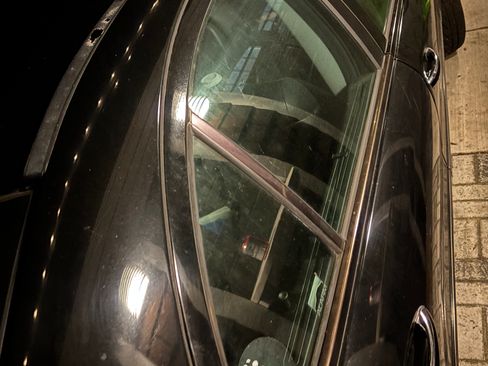 Used 2005 Mercedes-Benz E 320 CDI Sedan image 12