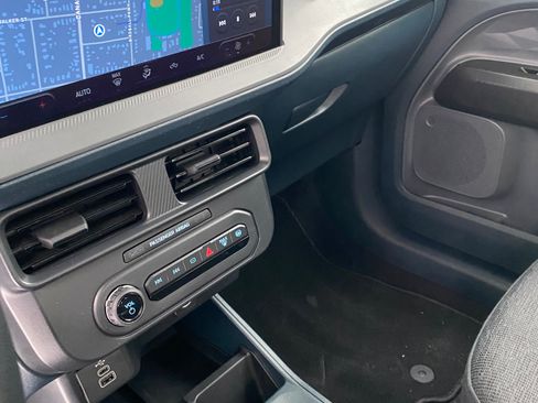 Used 2025 Ford Maverick XL w/ Equipment Group 101A image 9