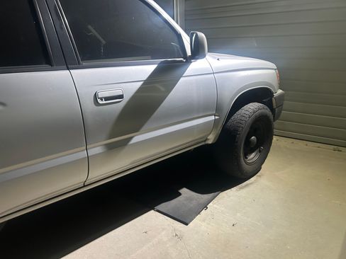 Used 2002 Toyota 4Runner SR5 image 2