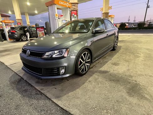 Used 2013 Volkswagen Jetta GLI Autobahn FWD image 1