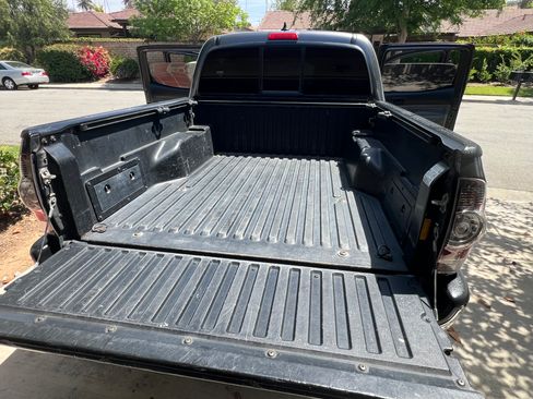 Used 2014 Toyota Tacoma PreRunner w/ SR5 Package image 2