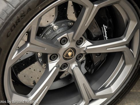 Used 2021 Lamborghini Urus Sport Utility 4D image 11