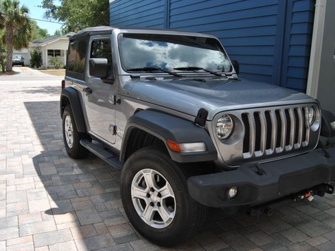 Used 2019 Jeep Wrangler Sport AWD/4WD image 4