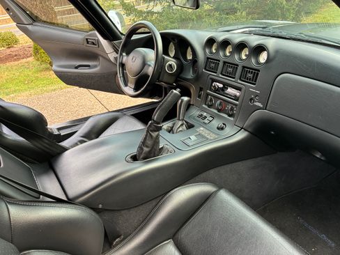 Used 1998 Dodge Viper GTS image 13