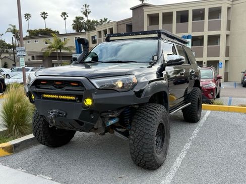 Used 2015 Toyota 4Runner SR5 Premium image 4