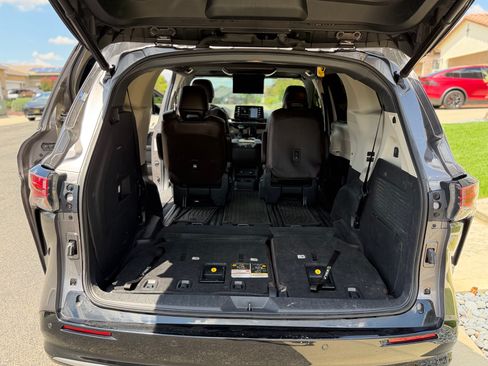Used 2021 Toyota Sienna Platinum AWD/4WD image 12