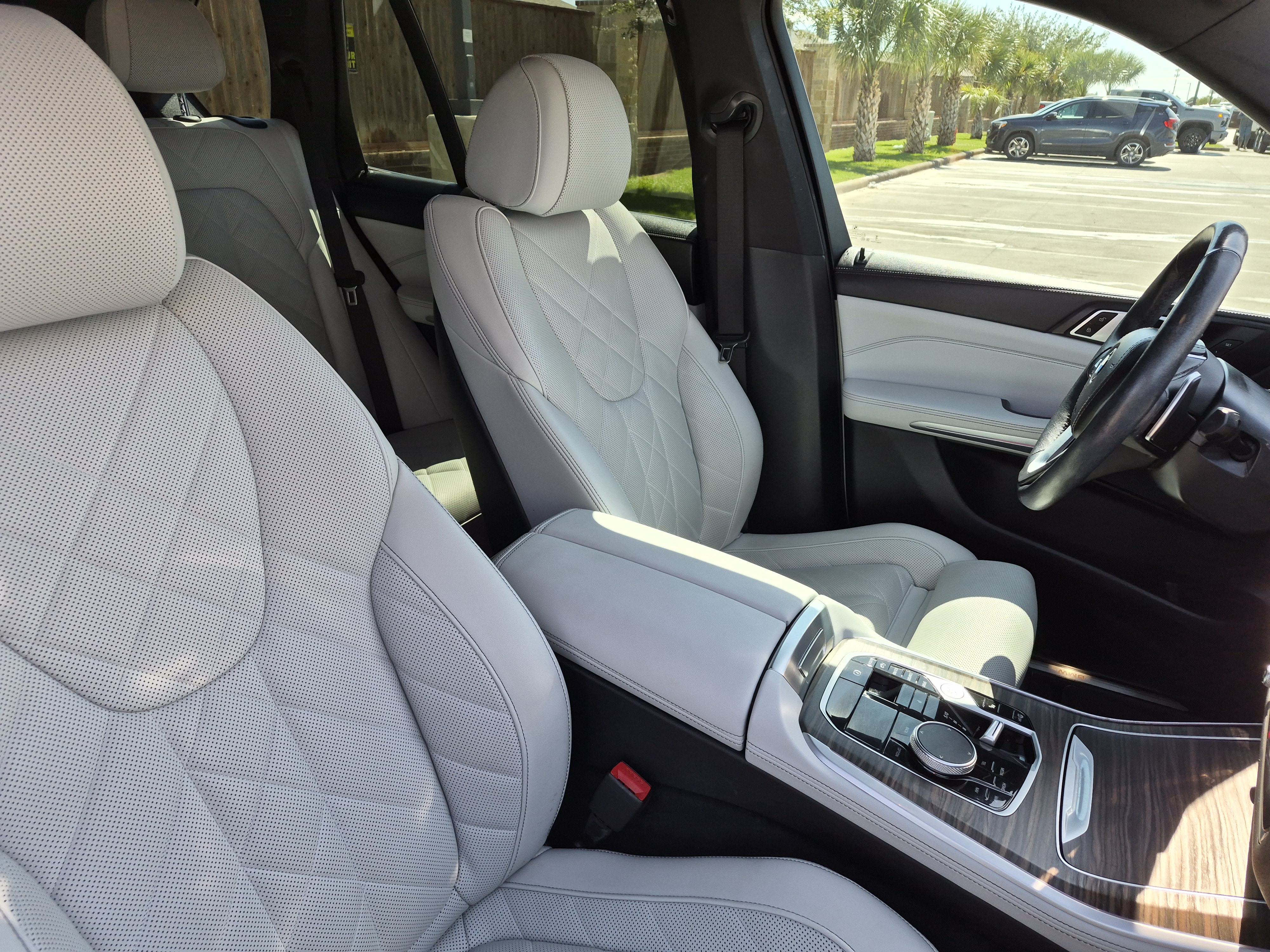 Used 2024 BMW X5 xDrive40i w/ Parking Assistance Package AWD/4WD image 11