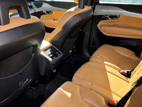 Used 2017 Volvo XC90 T6 Momentum w/ Vision Package image 12