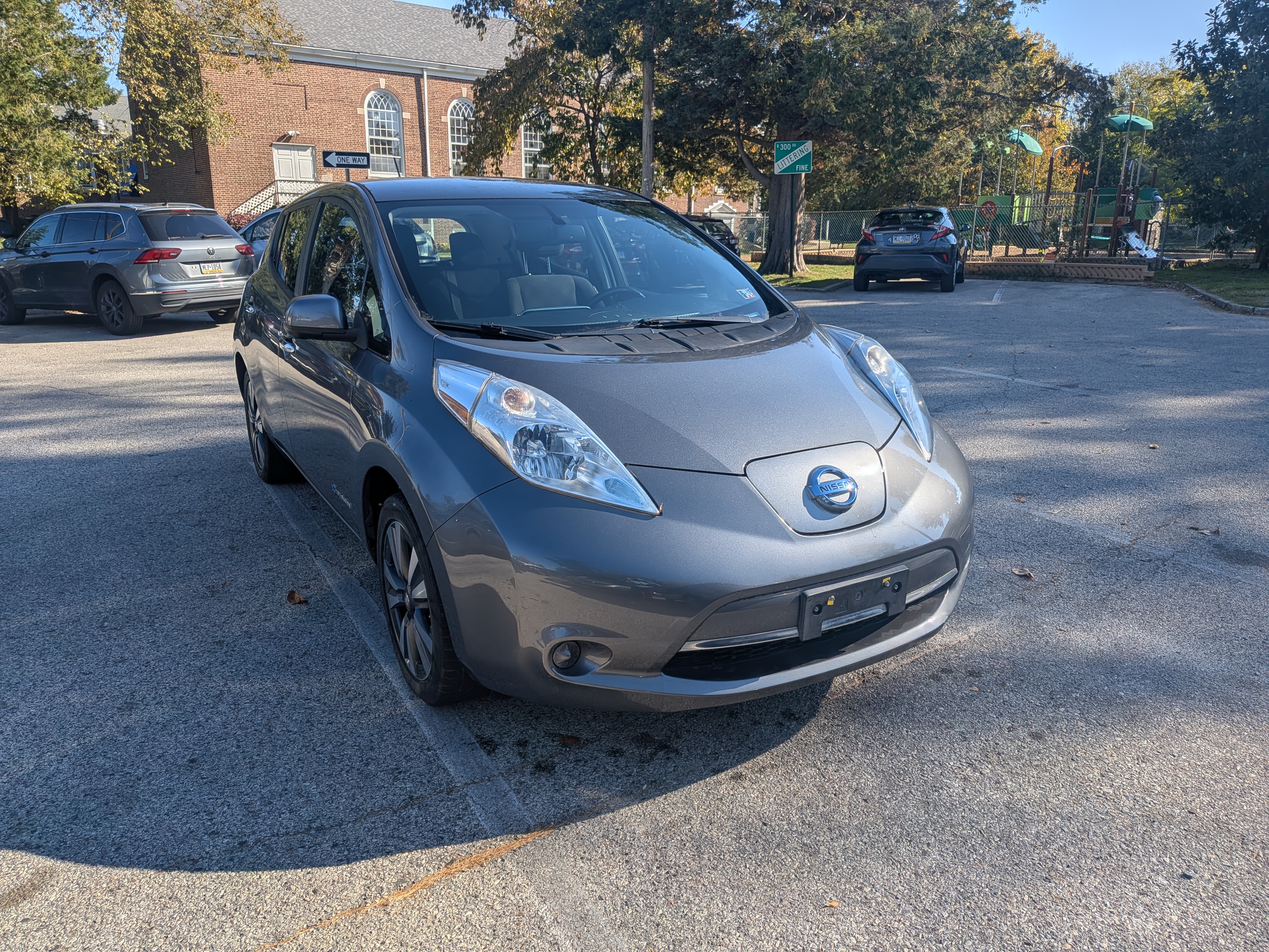 Used 2016 Nissan Leaf SV w/ Premium Package FWD image 6