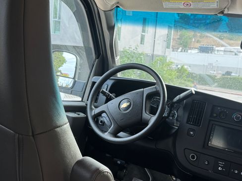 Used 2017 Chevrolet Express 3500 LT w/ LT Preferred Equipment Group RWD image 19