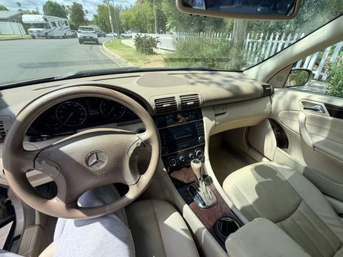 Used 2005 Mercedes-Benz C 240 Sedan image 9
