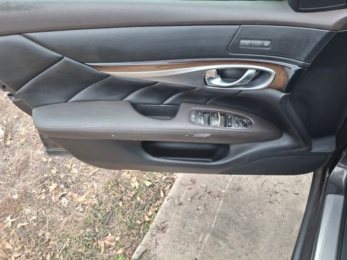 Used 2012 INFINITI M37 w/ Deluxe Touring Pkg image 8