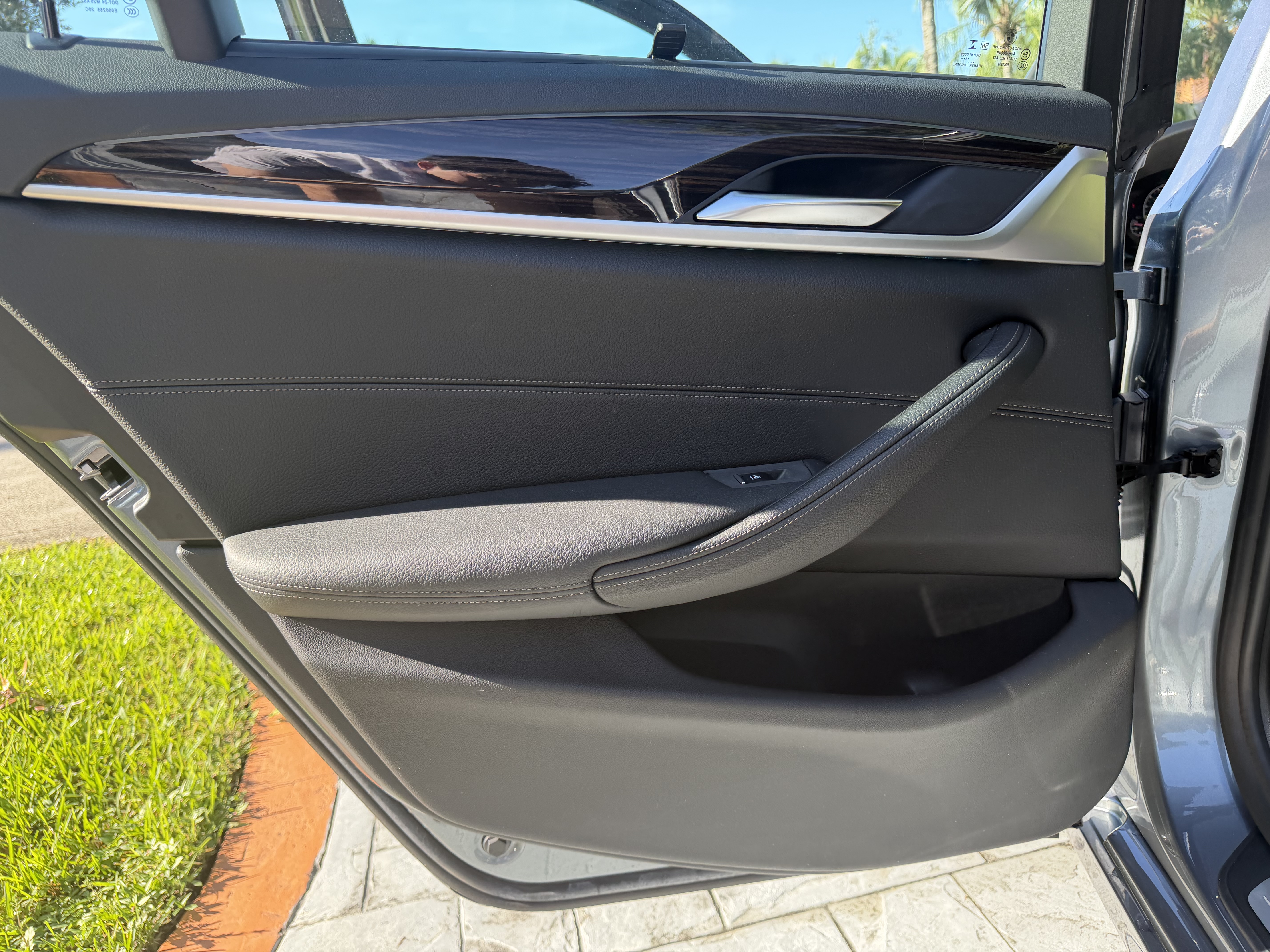 Used 2019 BMW 540i w/ Executive Package RWD image 15