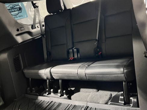 Used 2025 Chevrolet Suburban High Country AWD/4WD image 22
