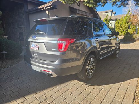 Used 2016 Ford Explorer Platinum image 2