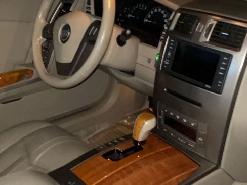 Used 2004 Cadillac XLR RWD image 8