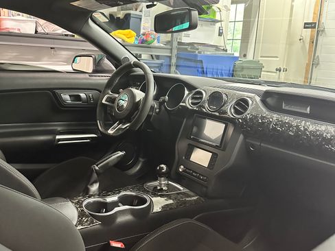 Used 2018 Ford Mustang GT RWD image 12