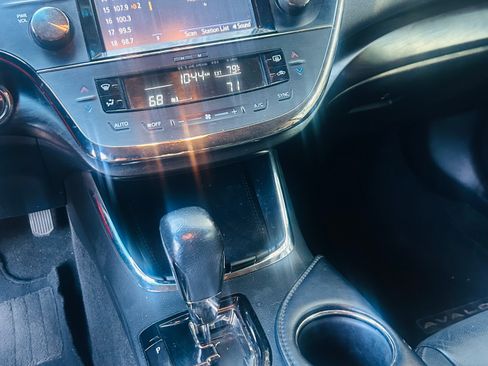 Used 2017 Toyota Avalon XLE image 4