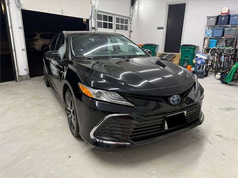 Used 2021 Toyota Camry XLE w/ Navigation Upgrade Package image 1