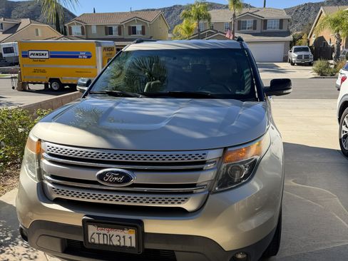 Used 2011 Ford Explorer XLT image 1