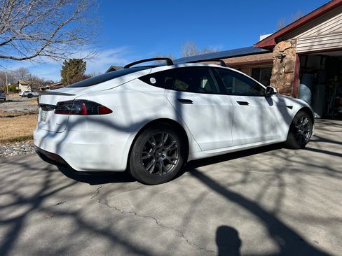 Used 2021 Tesla Model S Plaid image 4