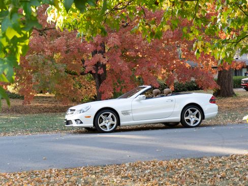 Used 2011 Mercedes-Benz SL 550 image 1