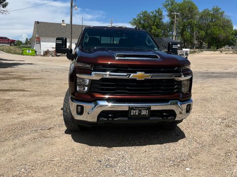 Used 2024 Chevrolet Silverado 3500 LT w/ All Star Edition AWD/4WD image 2