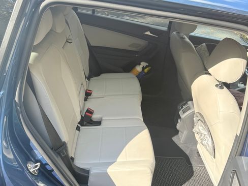 Used 2018 Volkswagen Tiguan SE image 5