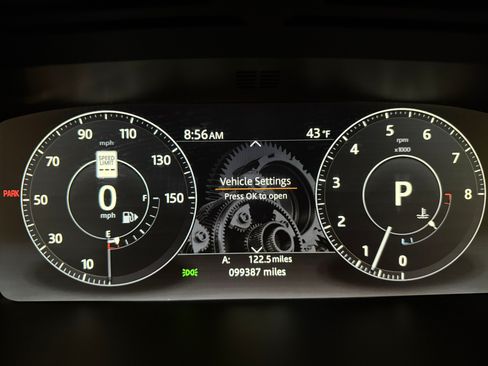 Used 2017 Land Rover Range Rover HSE image 27